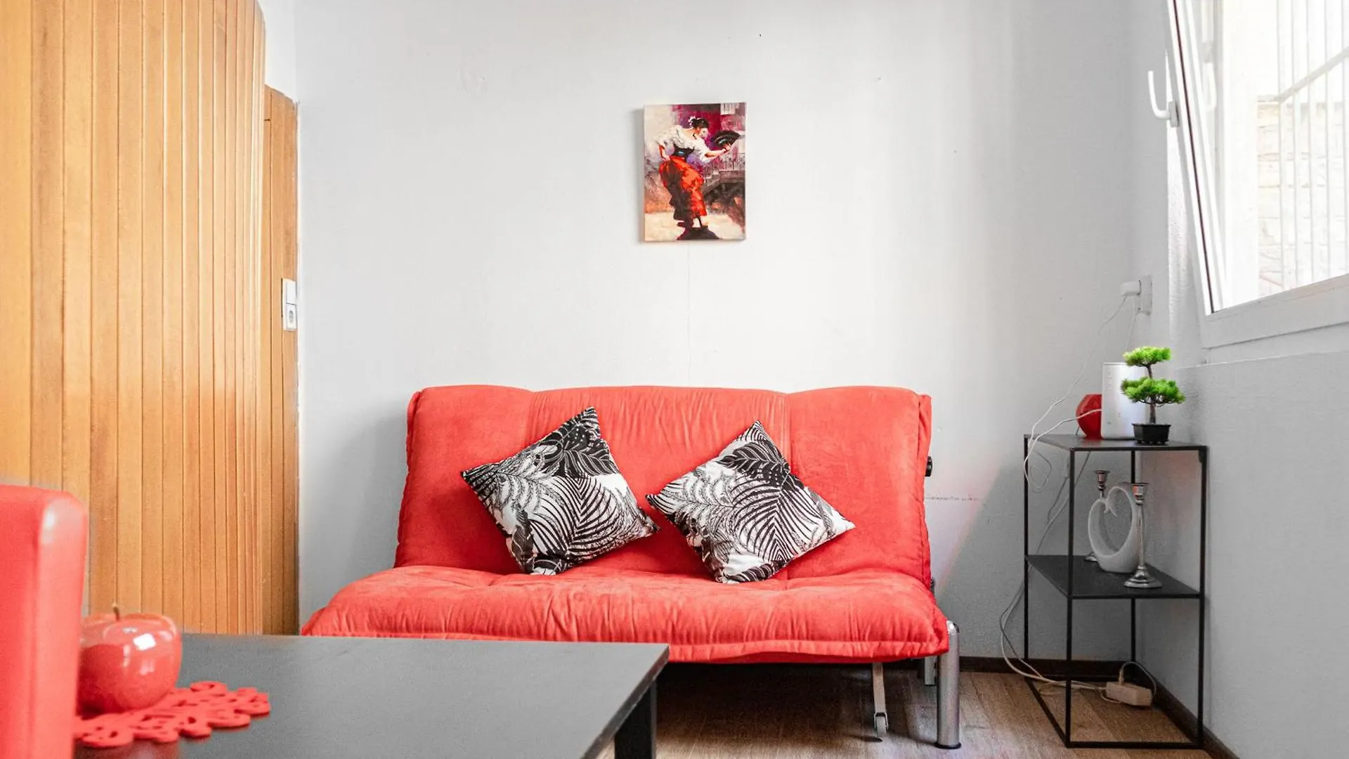 Comfy 2Br Wifi, Netflix, Near City Center Vienna Apartment